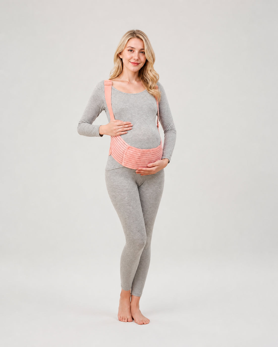 Belly support for pregnant women - Plus size model